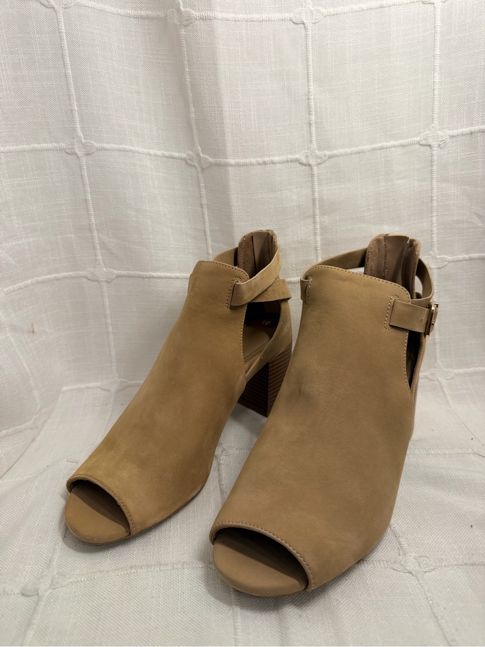 NWT Giani Bernini Gaellin Quarry Peep Toe Booties Size 10